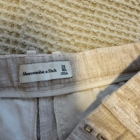 Abercrombie & Fitch Wide Leg Linen-Blend Trousers in Light Beige - Picture 4 of 6